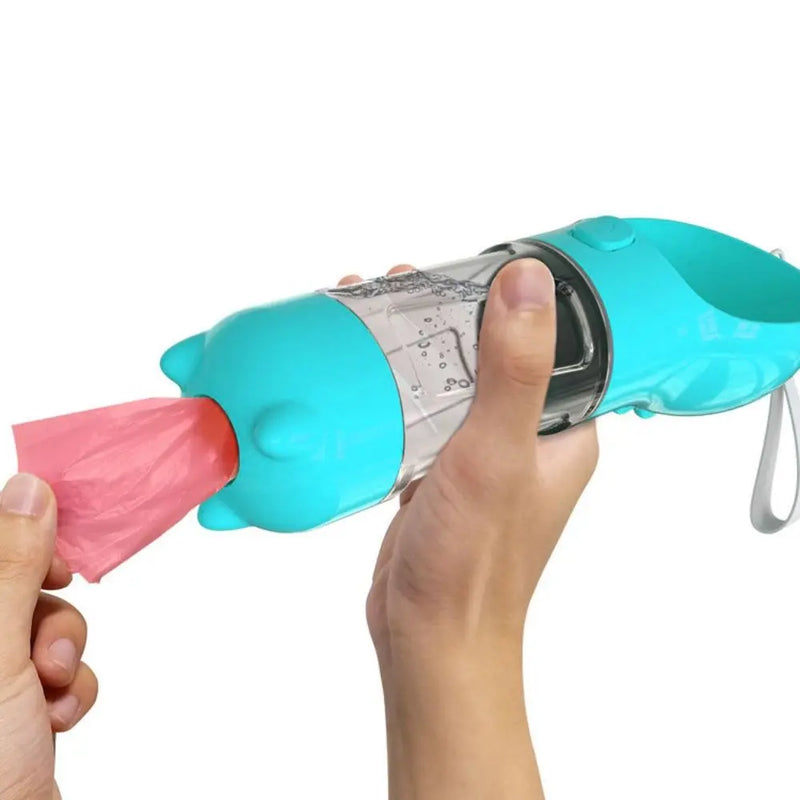 Garrafa 3 em 1 para Pets – Dispensador de Água e Comida com Pá e Saco de Lixo  300ml/500ml  Portátil e à Prova de Vazamento